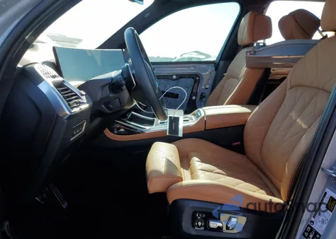 2025 BMW X7 xDrive40I z USA, uszkodzony, nr VIN 5UX23EM02S9X78997